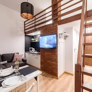 2 Nights - Great Location, Right Next To Main Rail And Bus Station, 10 Min To Main Square By Foot 3* Kraków